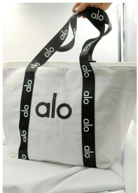 Large Tote Bag – Stylish Travel & Gym Shoulder Bag