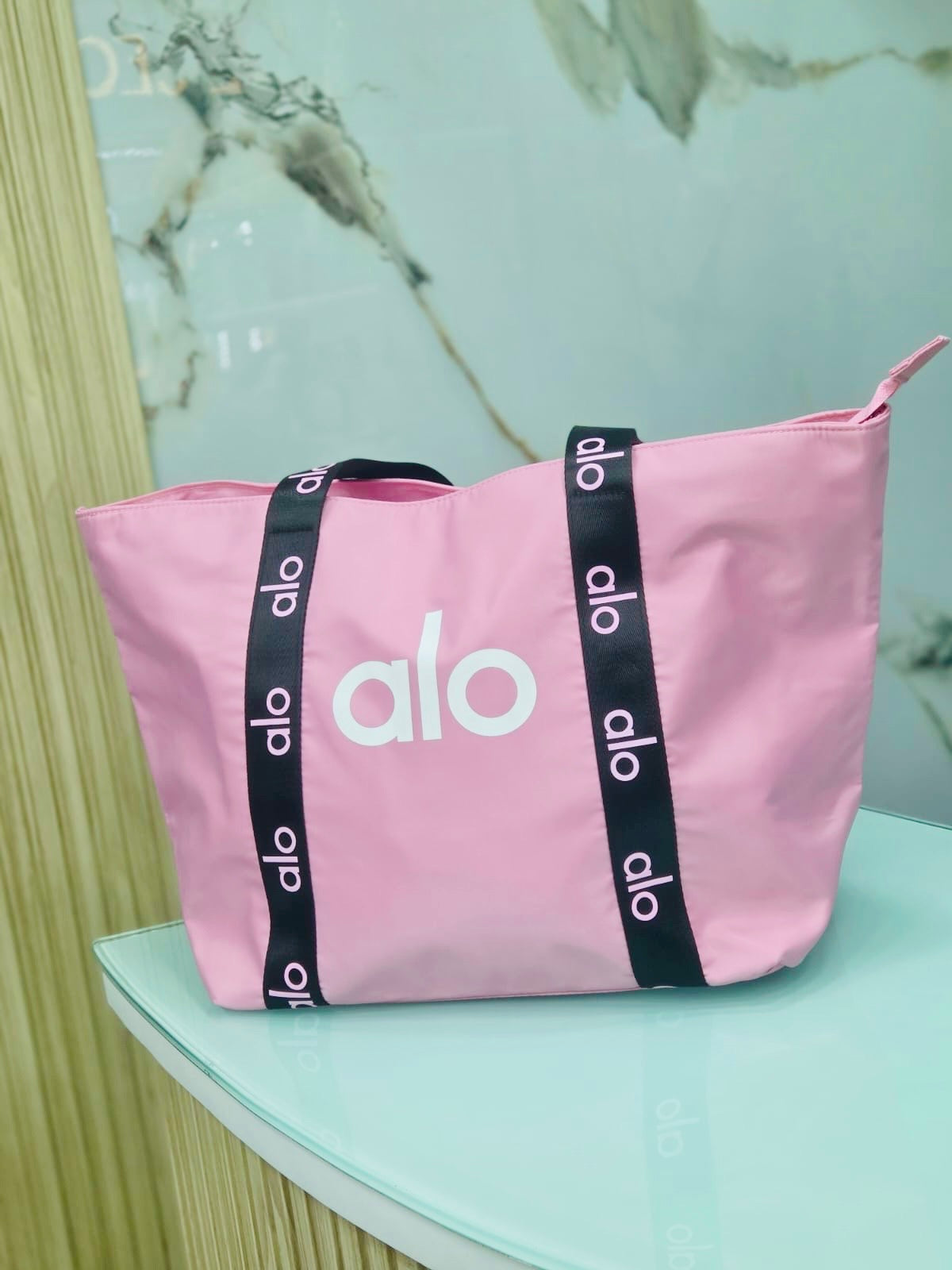 Large Tote Bag – Stylish Travel & Gym Shoulder Bag